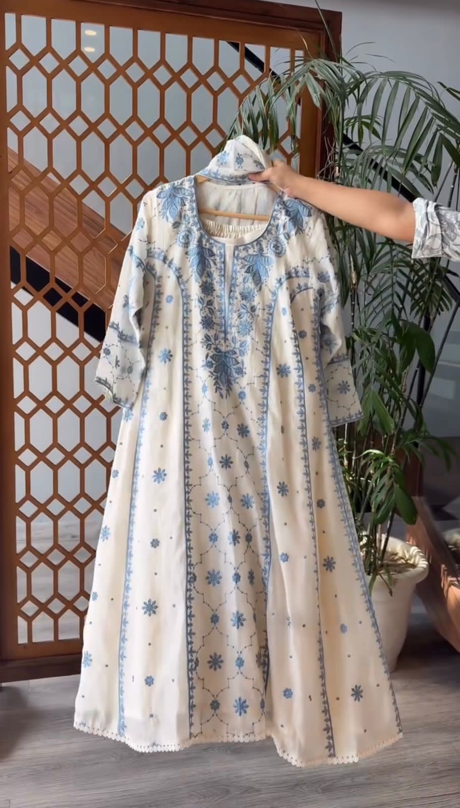 REMIUM ROMAN SILK DESIGNER