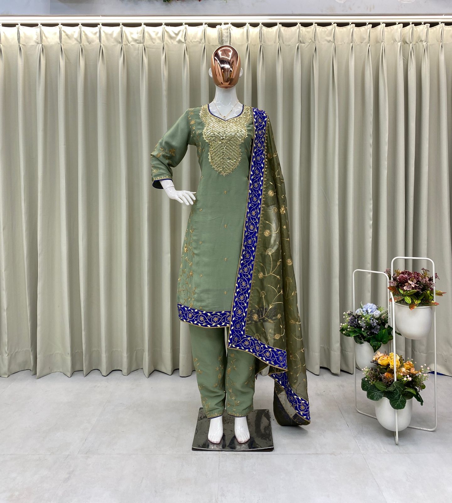 FULLY EMBROIDERED WORK DESIVOGUERS