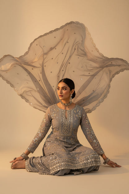 AFSANA SHARARA SUITÊ