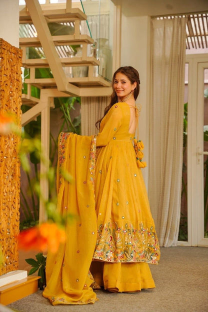 ELEGANT EMBROIDERED ANARKALI SET FOR FESTIVE