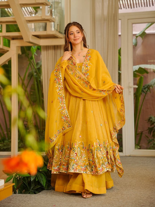 ELEGANT EMBROIDERED ANARKALI SET FOR FESTIVE