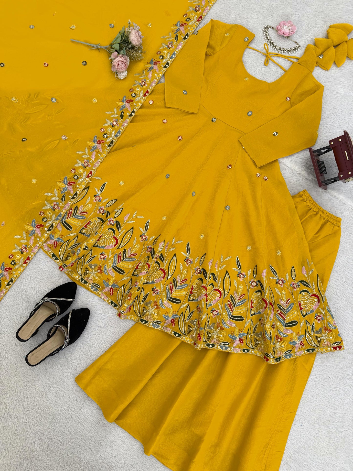 ELEGANT EMBROIDERED ANARKALI SET FOR FESTIVE
