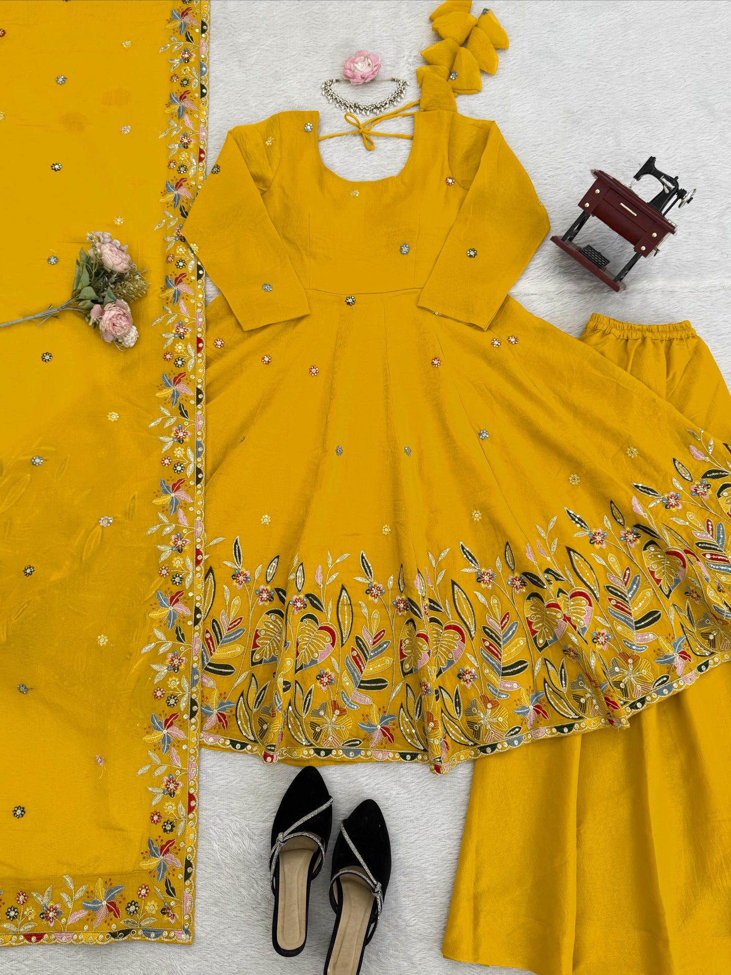 ELEGANT EMBROIDERED ANARKALI SET FOR FESTIVE