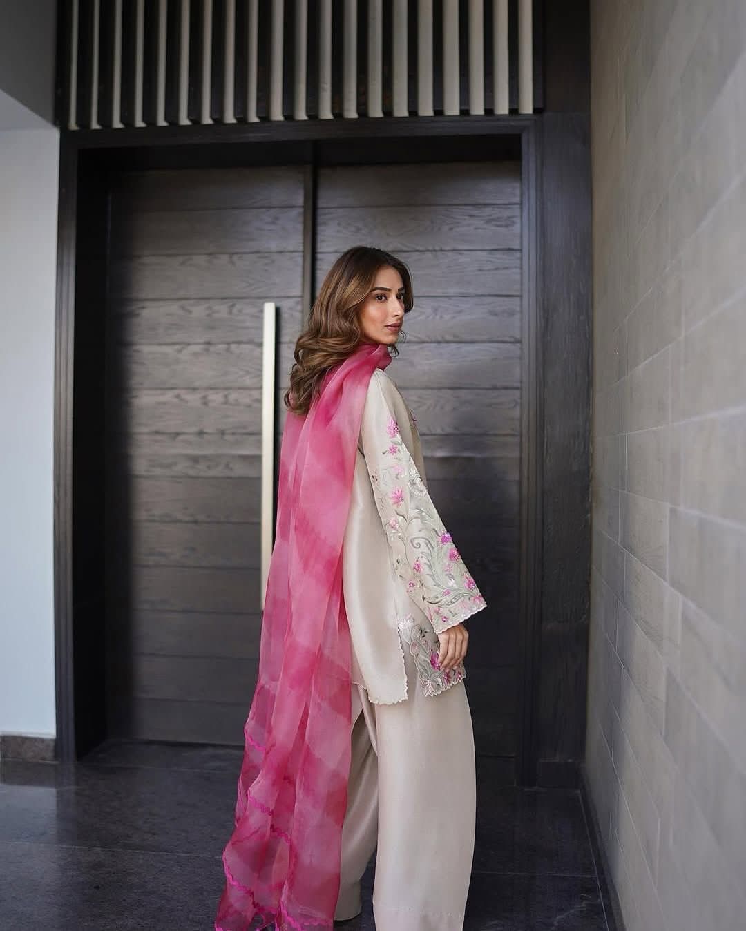 DESIGNER WEAR EXCLUSIVE FARSI SALWAR SUIT IN FRENCH CRAPE WITH SOFT ORGANZA DUPATTA