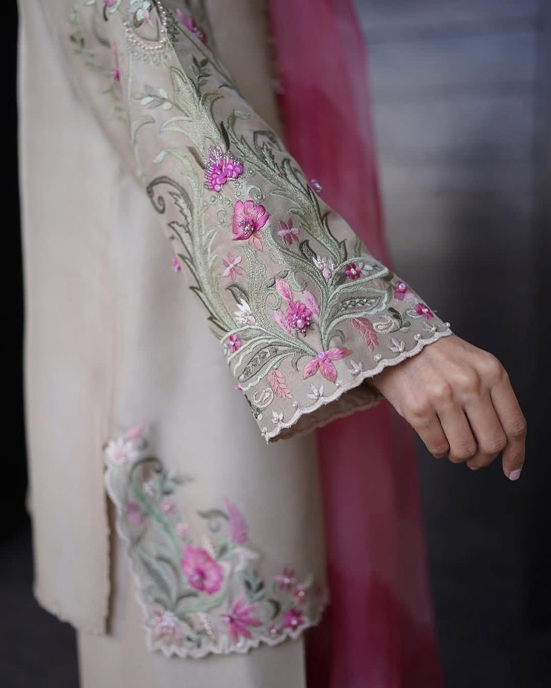 DESIGNER WEAR EXCLUSIVE FARSI SALWAR SUIT IN FRENCH CRAPE WITH SOFT ORGANZA DUPATTA