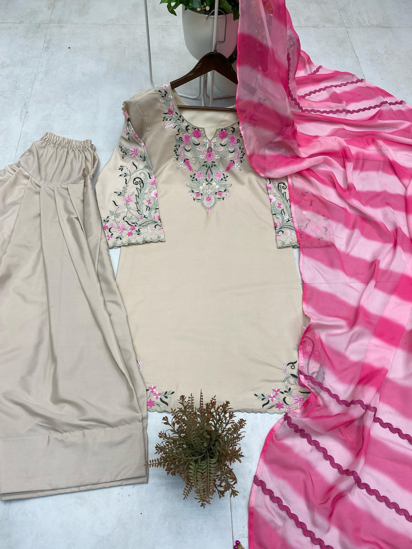 DESIGNER WEAR EXCLUSIVE FARSI SALWAR SUIT IN FRENCH CRAPE WITH SOFT ORGANZA DUPATTA