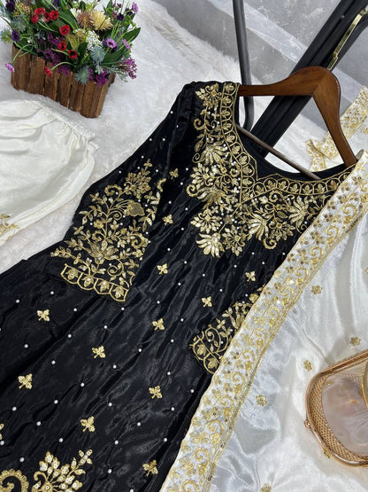 NOIR LUXE – READY-TO-WEAR