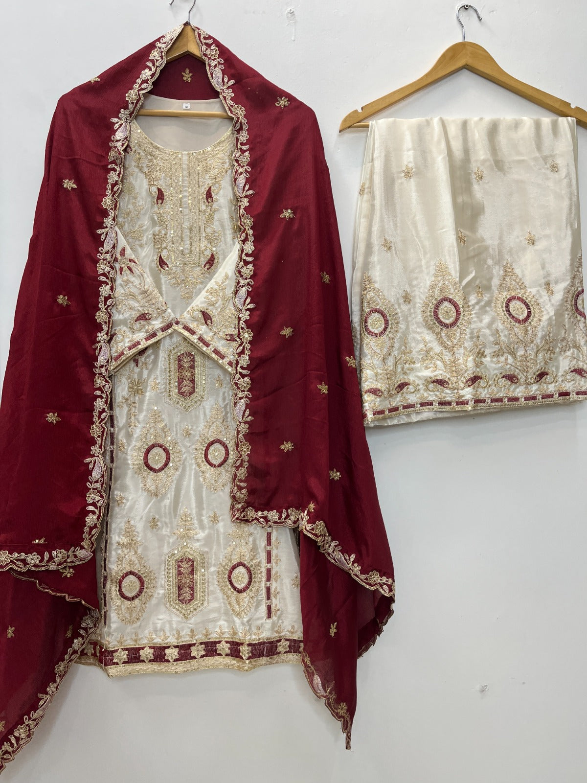 PRESENCE – EID LUXE CHINON ENSEMBLE