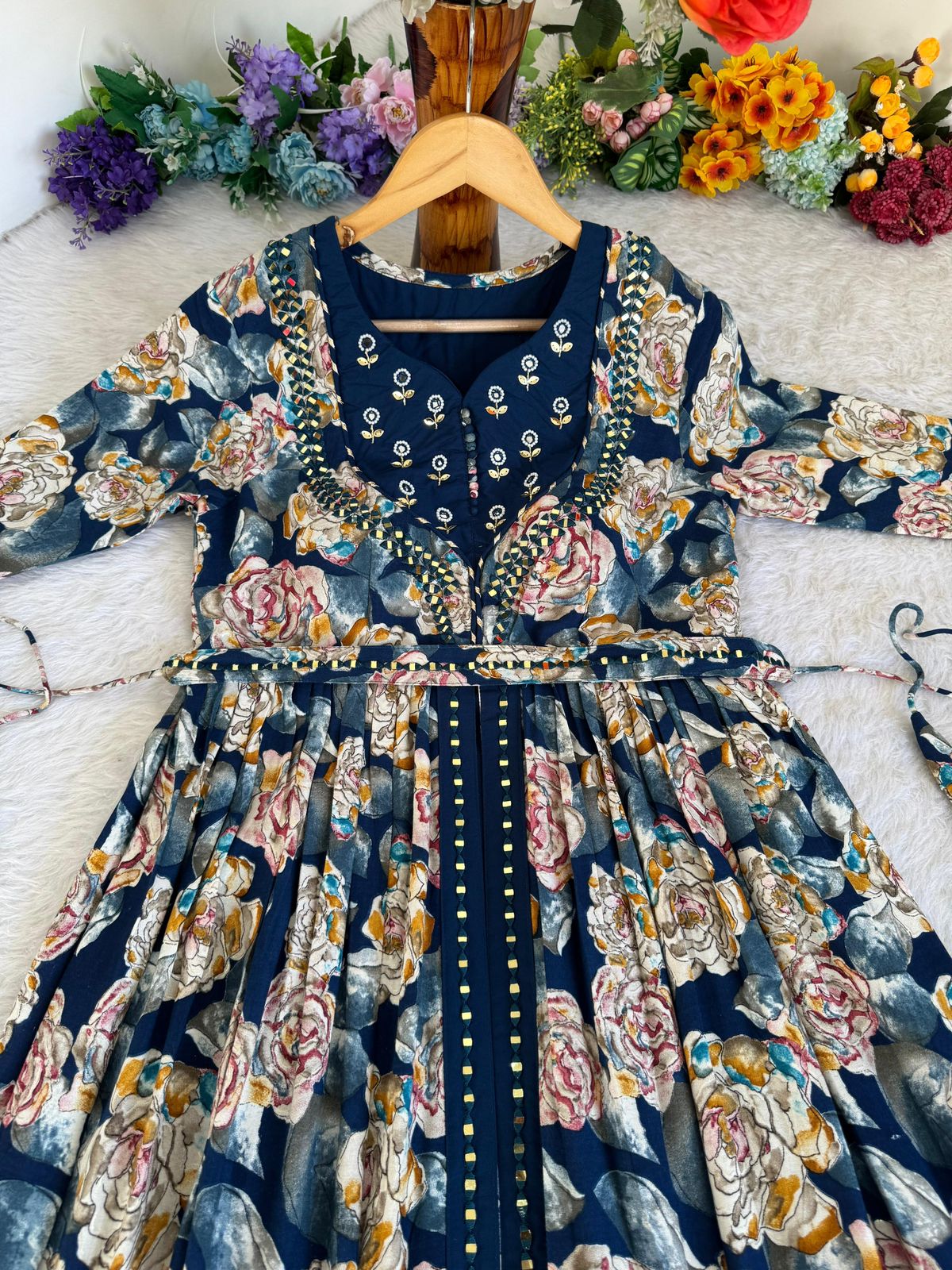 STUNNING PARTY-WEAR GOWN