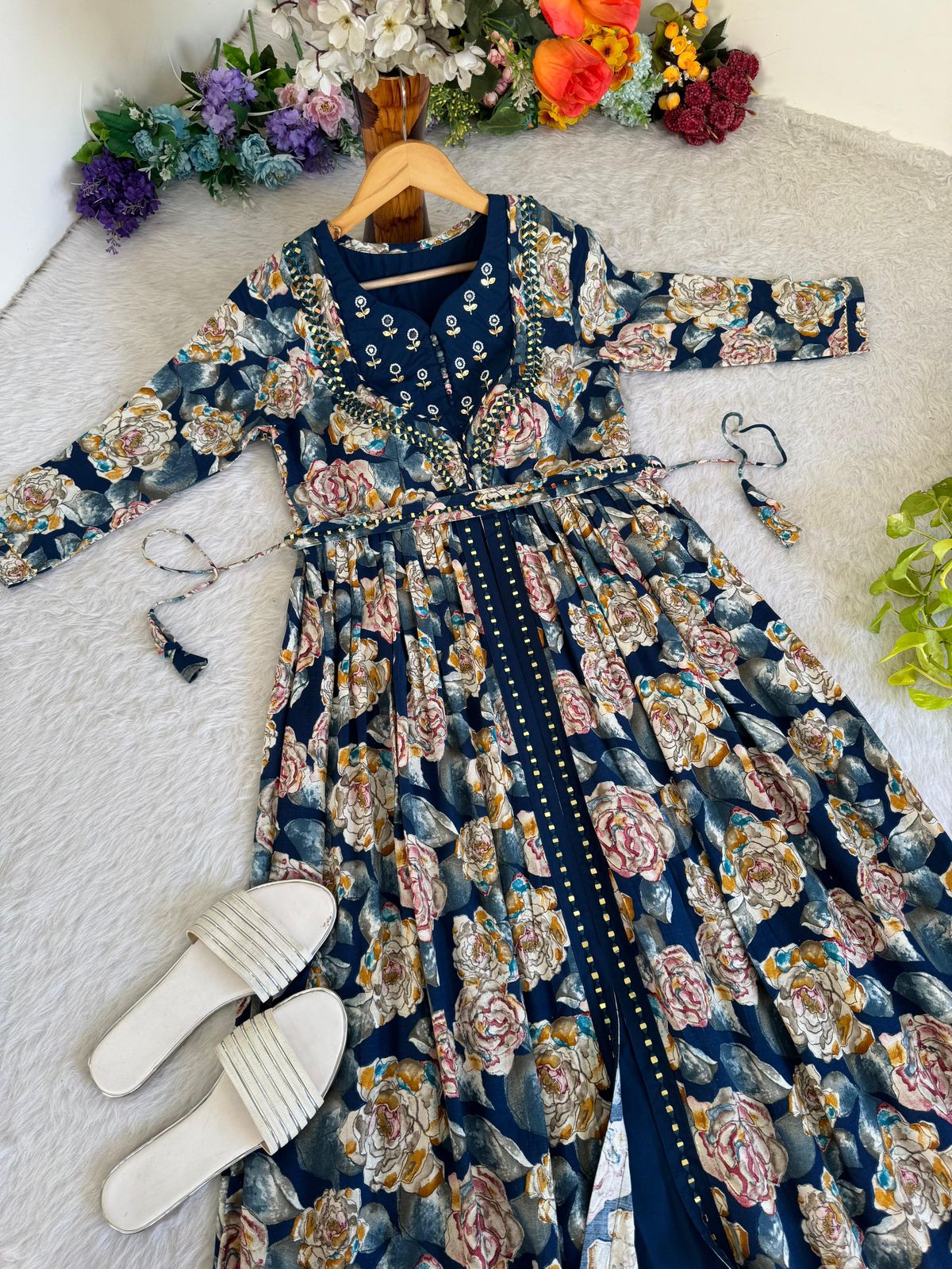 STUNNING PARTY-WEAR GOWN